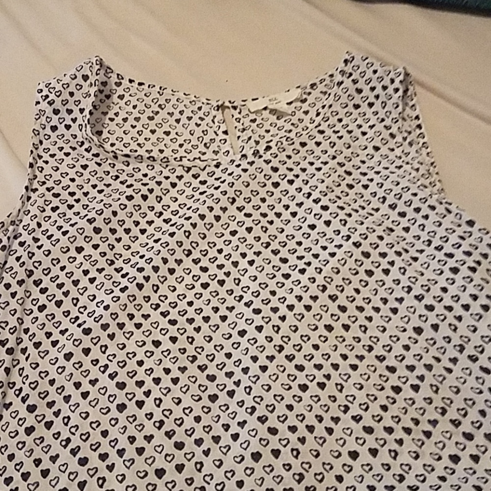 Adorable tank top with ruffle bottom